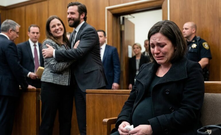 La esposa embarazada humillada en el tribunal… pero un millonario irrumpe y cambia su destino