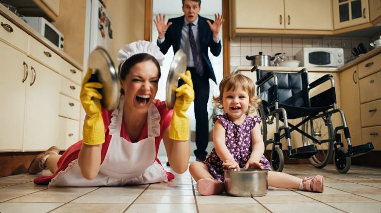 Puso cámaras ocultas para proteger a su hija paralizada… y lo que vio lo DESTROZÓ