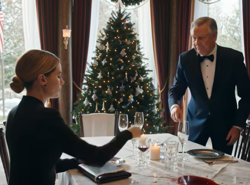 ‘You’re Still Broke,’ Dad Mocked. At Luxury Christmas, My Phone Buzzed: “Ms. Emily, Your Accounts Now Total $30 Billion.” Brother Dropped His Glass On The Floor.