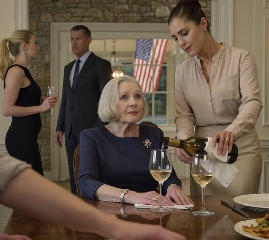 During a “reconciliation” dinner with my son, the maid poured wine and slipped a napkin into my hand. I looked down and froze. It read: “Don’t drink. Fake a stomach ache and leave now. They’re waiting.” I trembled but forced myself to stand and rush to my car. I parked a short distance away to watch. Just ten minutes later, I understood: this invitation wasn’t about making peace—it was a trap meant to get me to sign papers, lose my autonomy, and even lose my home.