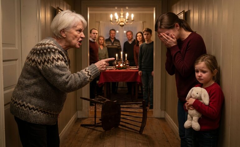 En el cumpleaños número sesenta de mi madre, mi primo preguntó por qué un hospital tenía mi apellido en el ala frontal… y mis padres SOLTARON los tenedores. Todavía creían que yo tenía un “trabajito en medicina”. Frente a 40 invitados, mi primo reveló que soy jefa de cirugía pediátrica, doné 2,5 MILLONES de dólares y que hay un centro infantil entero que lleva mi nombre. Minutos después, una desconocida se acercó a nuestra mesa, llorando, y susurró: “Usted salvó la vida de mi hija…”