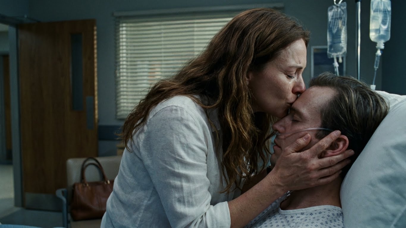 Durante 12 años, ella supo que su esposo le era infiel, pero nunca dijo una palabra. Cuidó de él, fue una esposa ejemplar… hasta que, en su lecho de muerte, le susurró una frase que lo dejó helado y sin aliento: el verdadero castigo apenas comenzaba.