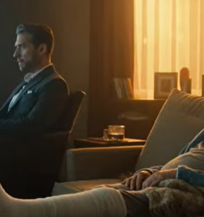 Mi sono rotto una gamba e ho chiesto a mio genero un bicchiere d’acqua—mi ha detto di prenderlo da solo, ma quel momento mi ha fatto scoprire che mi stava drogando e tramando di rubarmi la casa