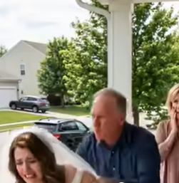 I miei genitori hanno chiesto che cambiassi la data del mio matrimonio per adattarla ai piani di viaggio di mio fratello. Quando mi sono rifiutata, hanno minacciato di annullare tutti i pagamenti del matrimonio e mi hanno cacciata di casa. Mi hanno detto di affrontare la vita da solo. Dopo il matrimonio, tutto cambiò con un’eredità scioccante.