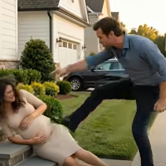 Parte 2 Sarah non ha dormito quella notte. Dopo che James chiamò, Richard camminò avanti e indietro in cucina, definendo tutta una truffa. Ma sotto la rabbia, sentì qualcosa di peggiore. Aveva paura.