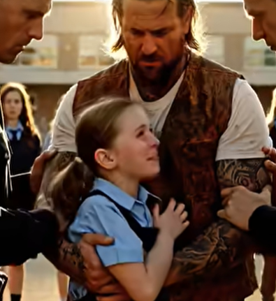 Una giovane ragazza abbracciò inaspettatamente un motociclista nel mezzo della sua scuola, sorprendendo tutti intorno a lei. Quello che sembrava un momento semplice scoprì presto una verità nascosta che ruppe il silenzio e colpì profondamente chiunque lo assistesse.