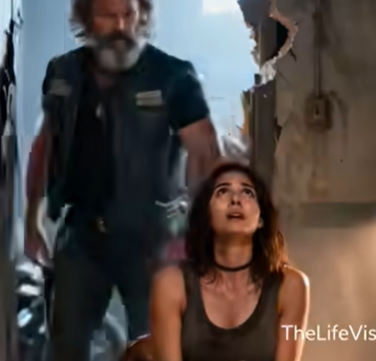 **Garrett “Iron” Dalton** non era il tipo di uomo che controllava regolarmente la cassetta della posta. La cassetta di metallo ammaccata si trovava ai margini della strada sterrata che portava al garage dei Black Ridge Riders, un luogo che la maggior parte degli abitanti del paese evitava a meno che la loro auto non si fosse rotta o avessero bisogno di qualcuno abbastanza coraggioso da affrontare una tempesta.