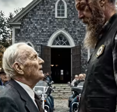 Il sobrio funerale, previsto per le dieci del mattino, prese una piega inaspettata quando una fila silenziosa di motociclisti vestiti di pelle bloccò ogni ingresso della chiesa, finché, poco dopo, non arrivò una vecchia auto arrugginita, rivelando una verità che avrebbe cambiato tutto ciò in cui credevano i presenti.